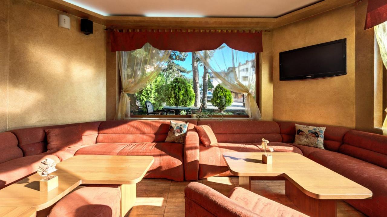 Family Hotel Emaly 1 반키아 외부 사진
