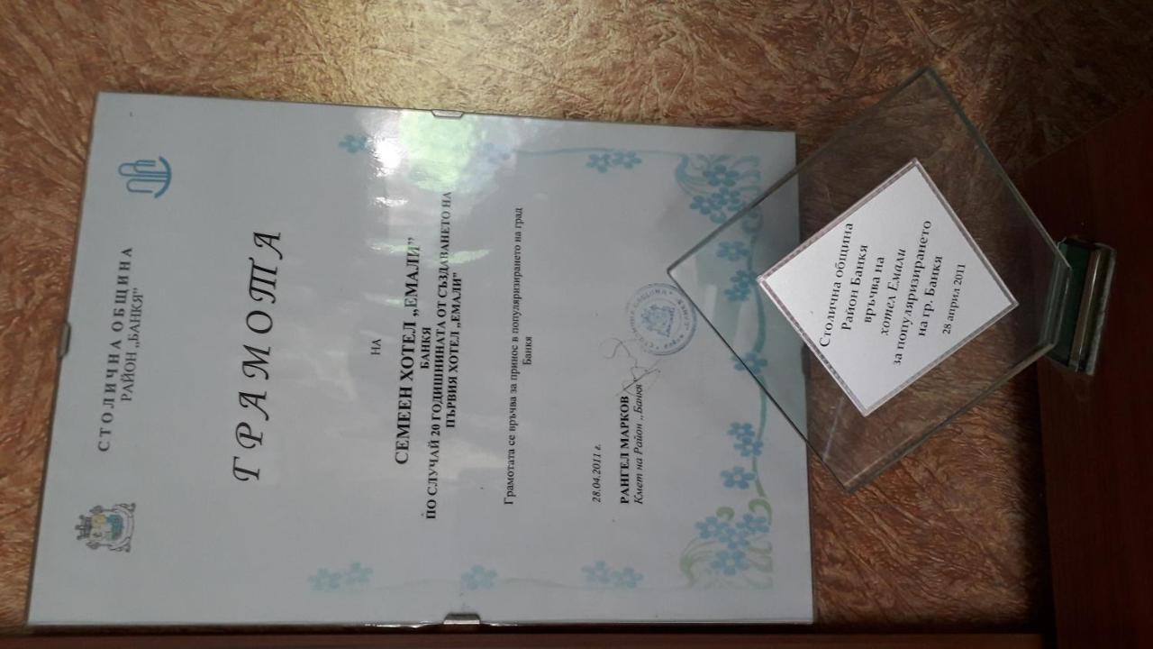 Family Hotel Emaly 1 반키아 외부 사진