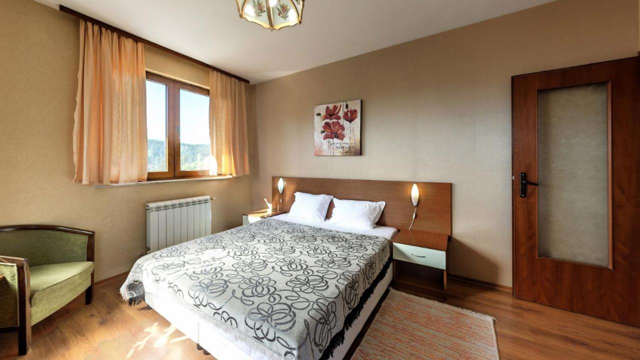 Family Hotel Emaly 1 반키아 외부 사진