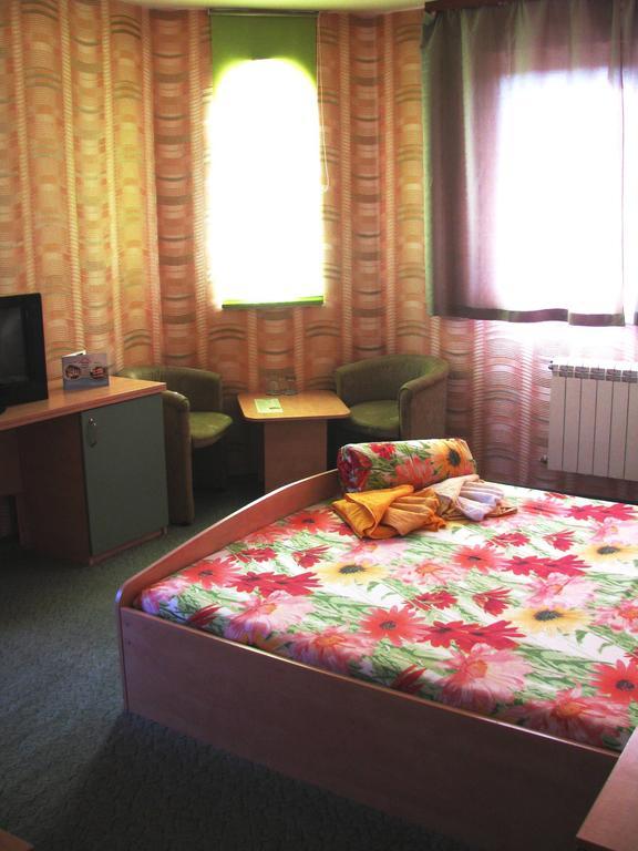 Family Hotel Emaly 1 반키아 객실 사진