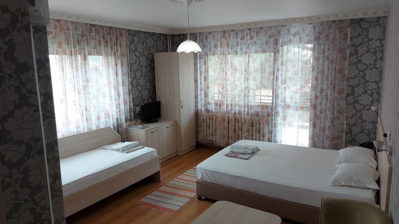 Family Hotel Emaly 1 반키아 외부 사진