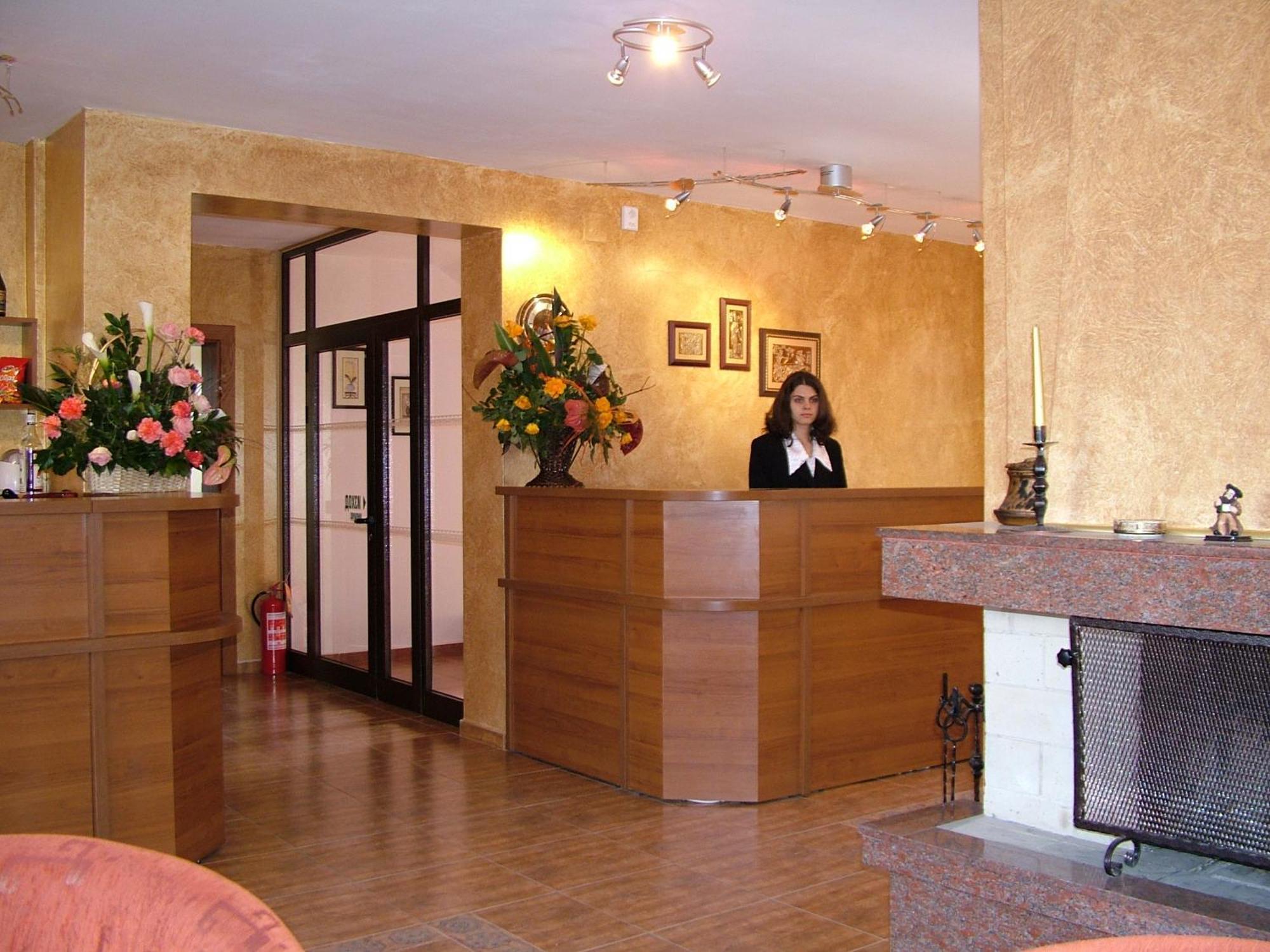 Family Hotel Emaly 1 반키아 외부 사진