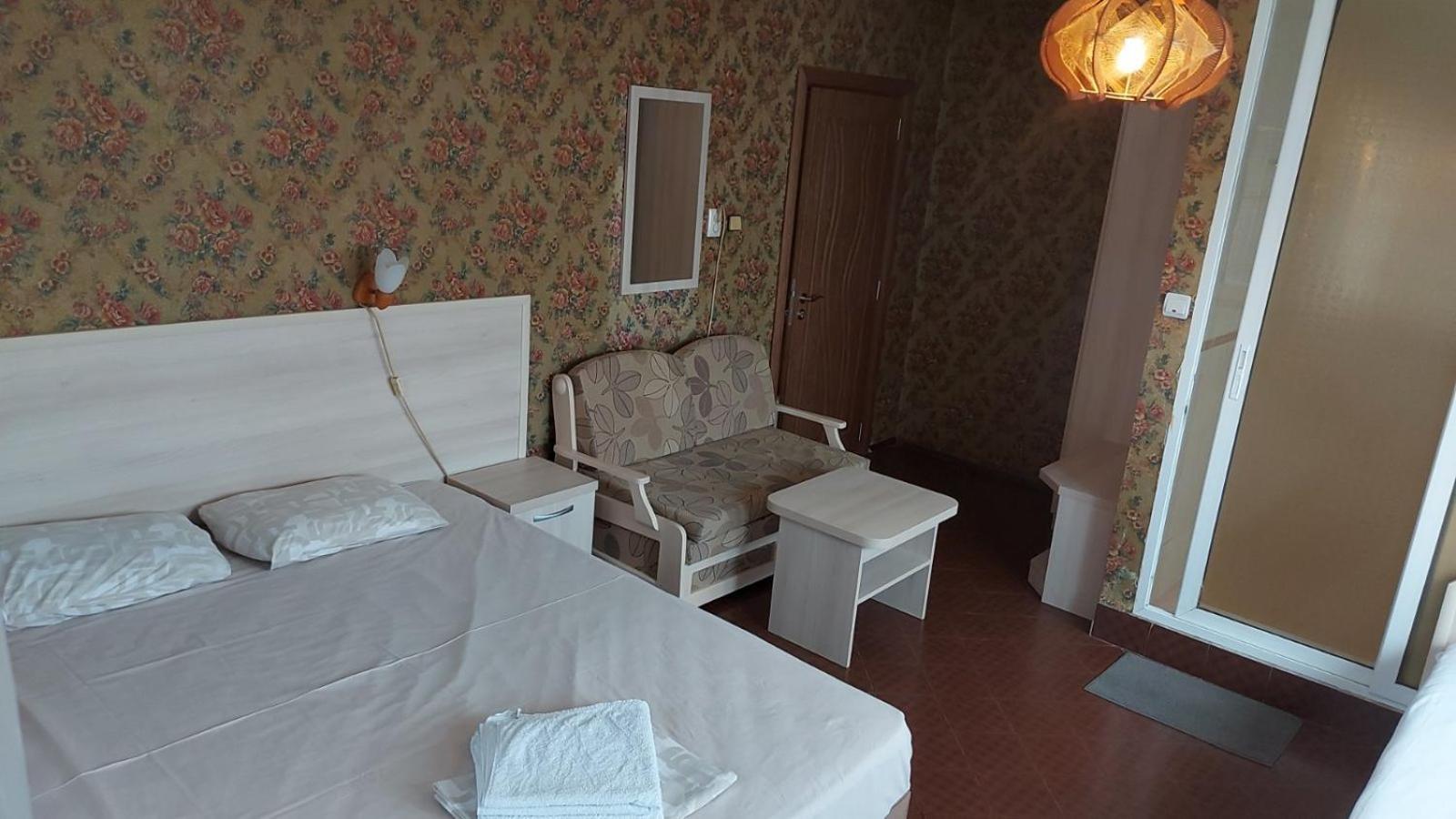 Family Hotel Emaly 1 반키아 외부 사진