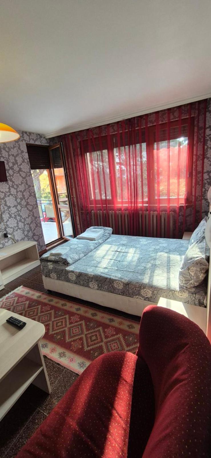 Family Hotel Emaly 1 반키아 외부 사진